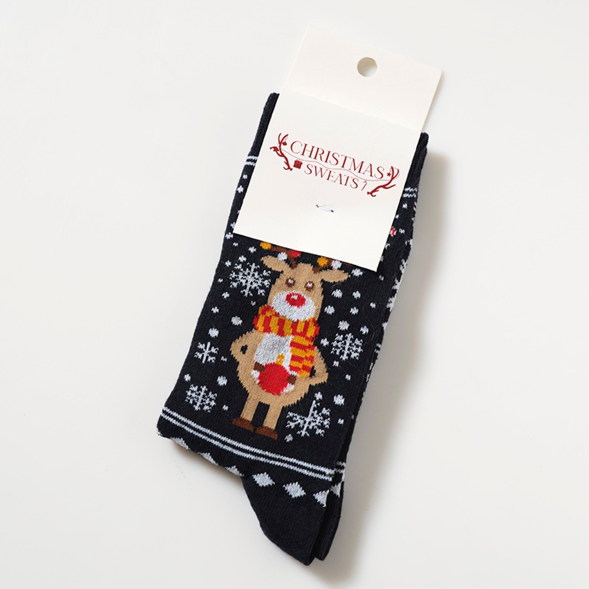 Une paire de chaussettes de Noël avec des flocons de neige et Rudolph.